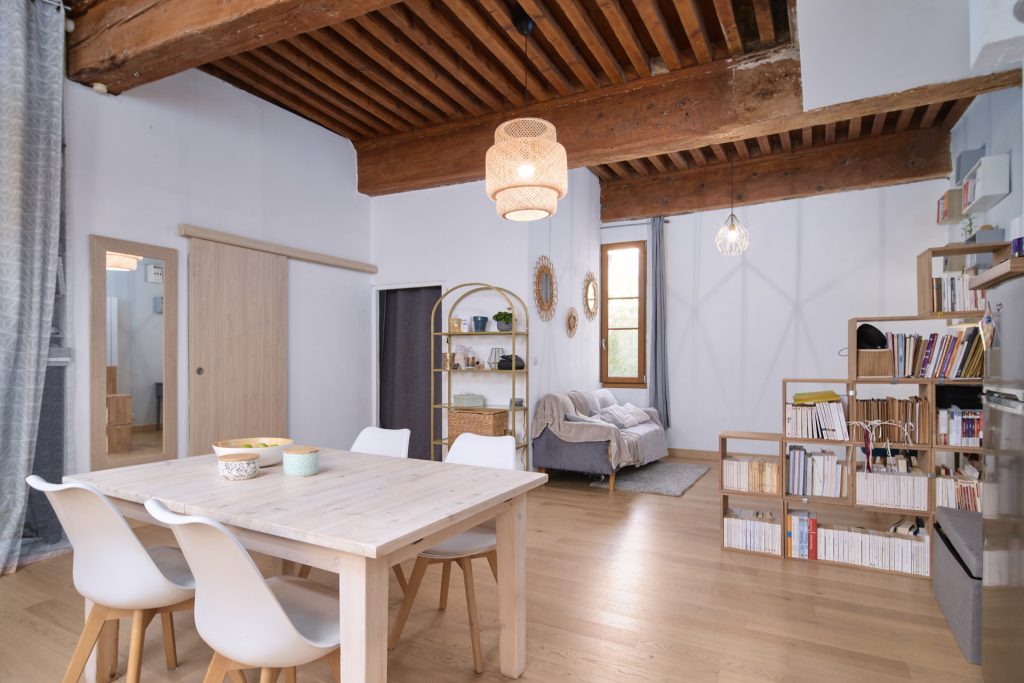 Ancien appartement typé des Canus rénové, avec conservation des plafond à la Française à Lyon